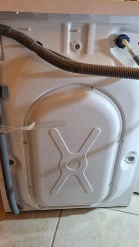 Vue arrière d'un lave-linge frontal