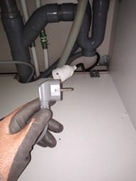 Prise débranchée d'un lave-vaisselle